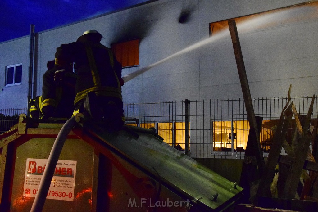 Grossbrand Halle Troisdorf Kriegsdorf Junkersring P534.JPG - Miklos Laubert